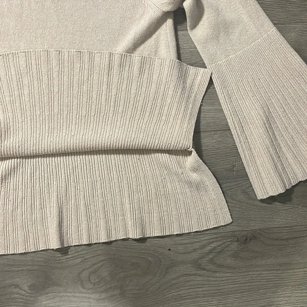 Elizabeth and James Women's Scoop neck sweater, Size XS - Picture 5 of 10